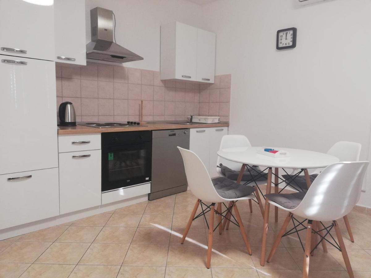 Vito Apartment Pula Bagian luar foto