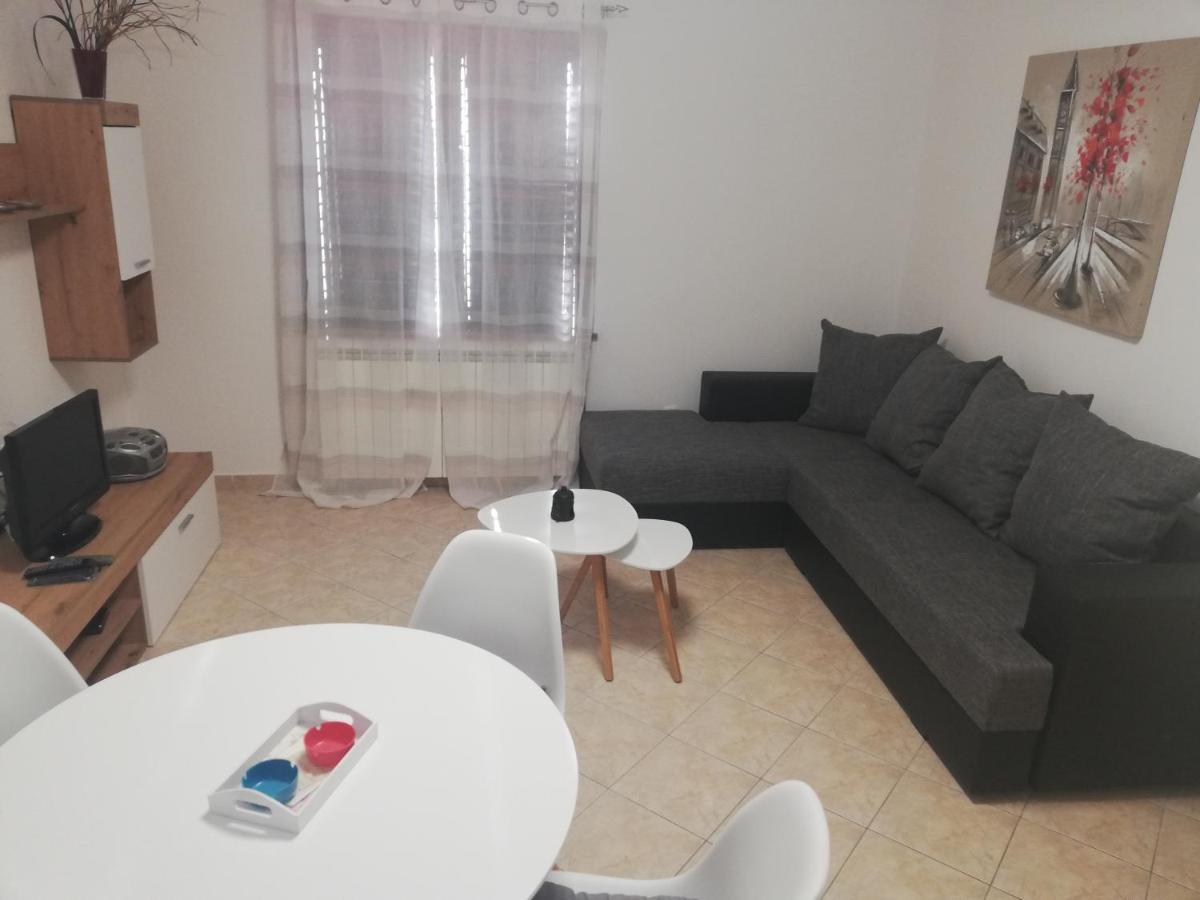 Vito Apartment Pula Bagian luar foto